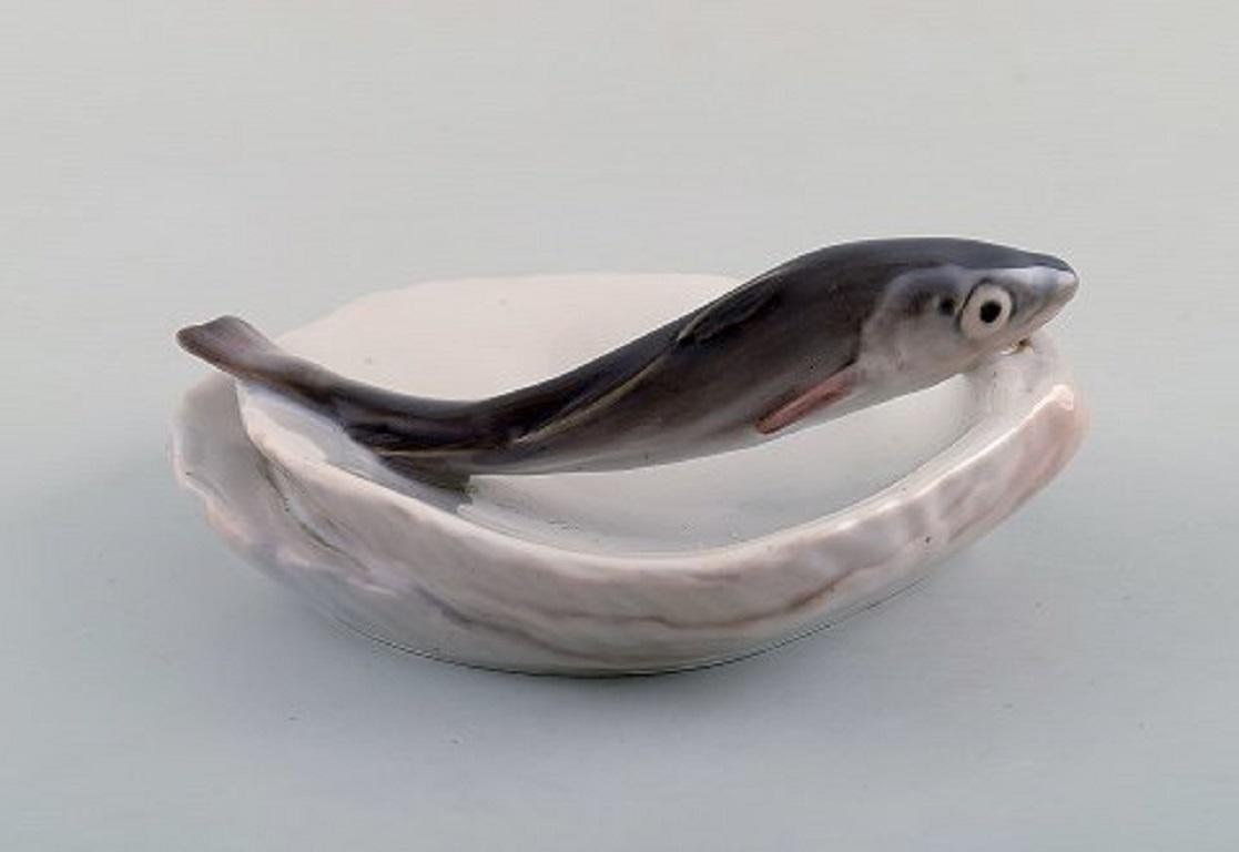 Royal Copenhagen:: Seltene Jugendstil-Schale mit Fisch:: Anfang 20. Jahrhundert (Art nouveau) im Angebot