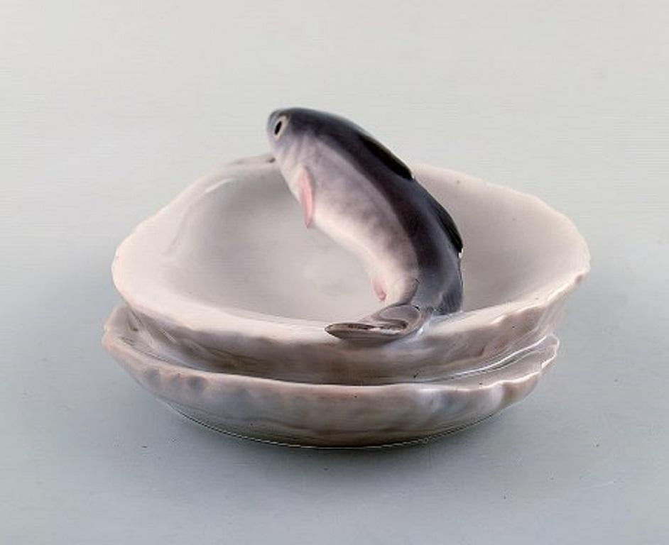 Royal Copenhagen:: Seltene Jugendstil-Schale mit Fisch:: Anfang 20. Jahrhundert (Dänisch) im Angebot