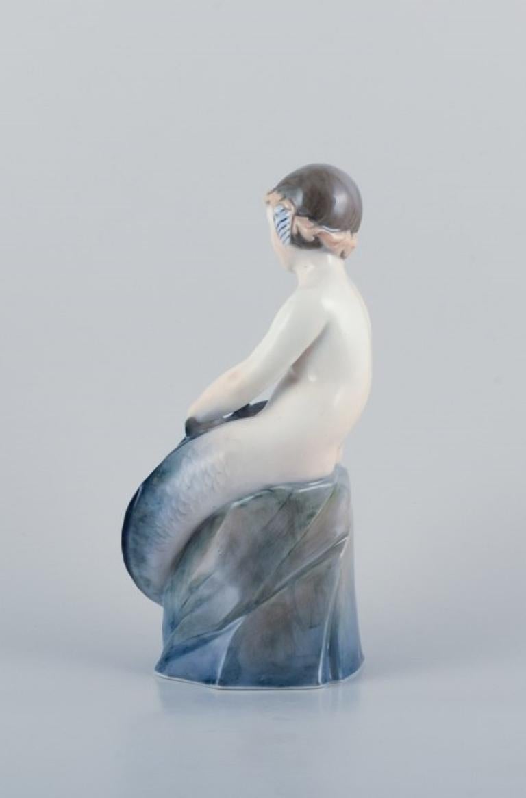 Danese Royal Copenhagen, rara statuetta in porcellana di una sirena con pesce in mano in vendita