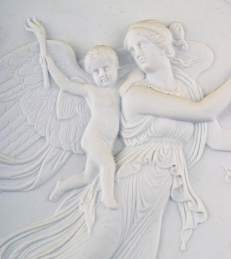 Royal Copenhagen relief par Thorvaldsen, 'day', biscuit.
Fin des années 1800.
Diamètre : 26 cm.
En parfait état.
1. Qualité d'usine.
