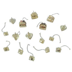 Royal Copenhagen "Royal Christmas". Set di 16 ornamenti natalizi in ottone.