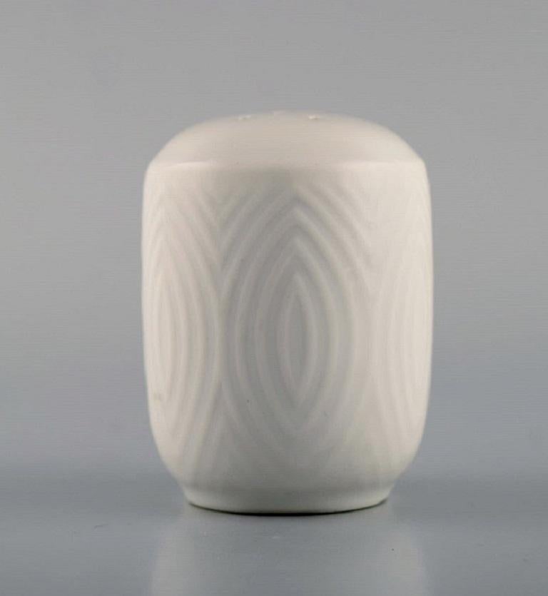 Royal Copenhagen. Salto service, White. Salt and pepper shaker. 1960s.
Largest measures: 7 x 5 cm.
In excellent condition.
Stamped.