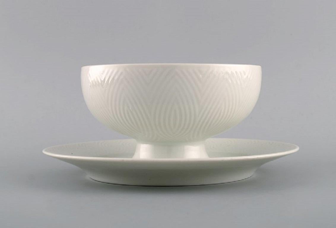 Royal Copenhagen. Salto service, white. Sauce bowl. 1960s.
Measures: 21 x 9 cm.
In excellent condition.
1st factory quality.
Designed by Axel Salto in 1956.