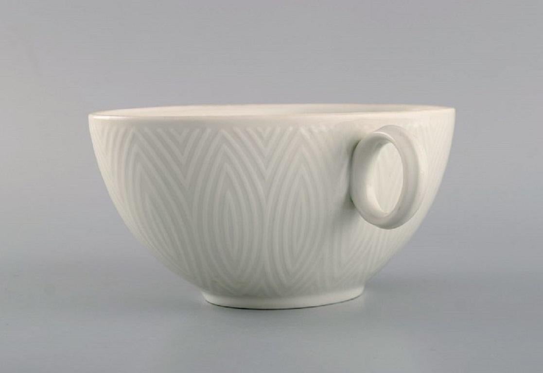 Royal Copenhagen. Salto service, white. Sauce bowl. 1960s.
Measures: 17 x 15.5 x 8 cm.
In excellent condition.
1st factory quality.
Designed by Axel Salto in 1956.