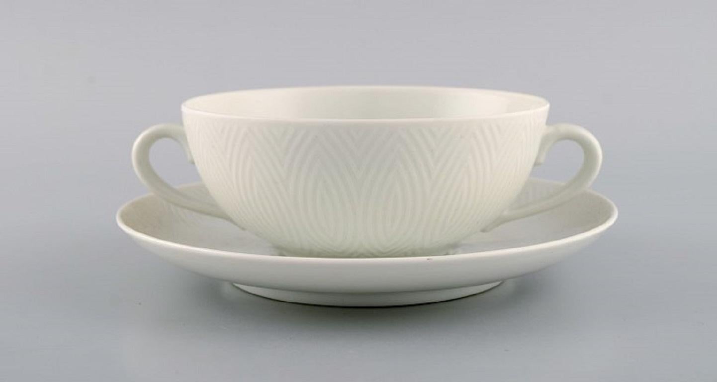 Royal Copenhagen. Salto service, White. Three bouillon cups with saucers. 1960s.
The cup measures: 13.5 x 5.5 cm.
Saucer diameter: 18 cm.
In excellent condition.
1st factory quality.
Designed by Axel Salto in 1956.