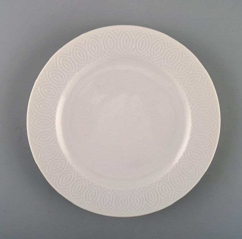 Royal Copenhagen. Salto service, white. Three plates. 1960s.
Diameter: 19.5 cm.
In excellent condition.
1st factory quality.
Designed by Axel Salto in 1956.
