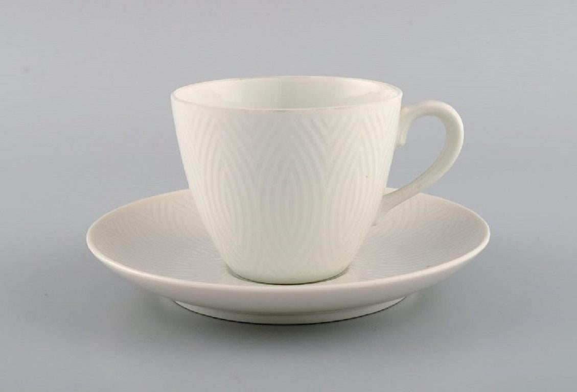 Royal Copenhagen. Salto Service, White. Two coffee cups with saucers. 1960s.
The cup measures: 8 x 6.5 cm.
Saucer diameter: 14.5 cm.
In excellent condition.
1st factory quality.
Designed by Axel Salto in 1956.