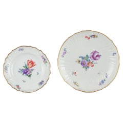Royal Copenhagen, Fiore sassone, una ciotola e un piatto in porcellana.
