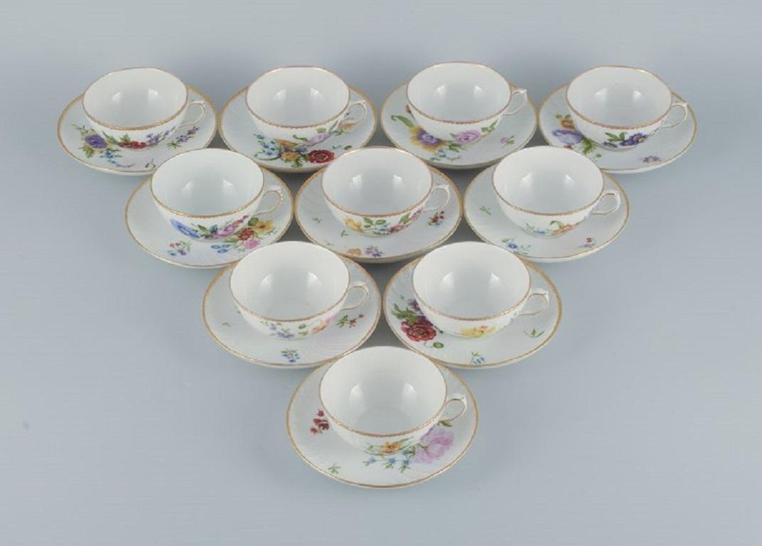 Fine XIX secolo Royal Copenhagen, Fiore sassone, un set di dieci tazze da tè antiche con piattini in vendita