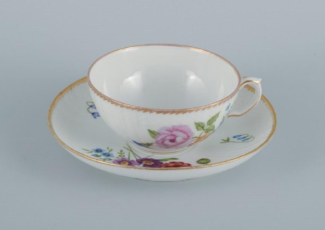Royal Copenhagen, Fiore sassone, un set di dieci tazze da tè antiche con piattini in vendita 3