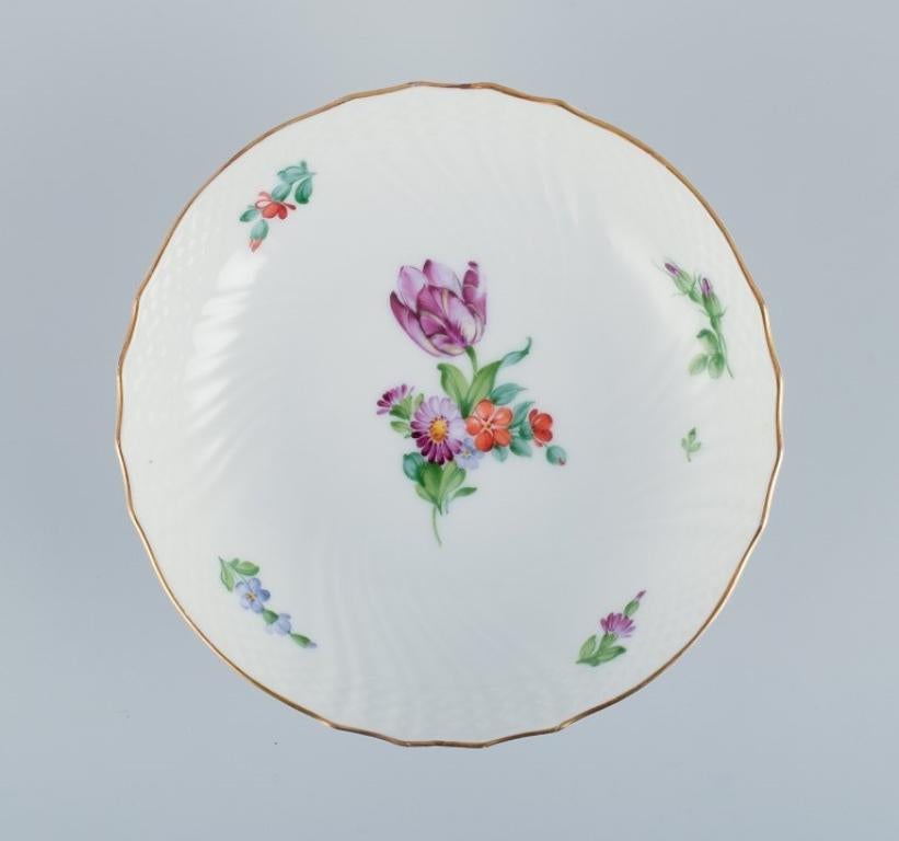 Royal Copenhagen, Saxon Flower, centrepiece hand-decorated with polychrome flowers and gold rim.
Dated before 1930.
Model number: 493/1532.
Marked.
First factory quality.
In perfect condition.
Dimensions: Diameter 17.4 cm, Height 6.2 cm.