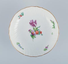 Royal Copenhagen, Saxon Flower, centrepiece hand-decorated with flowers