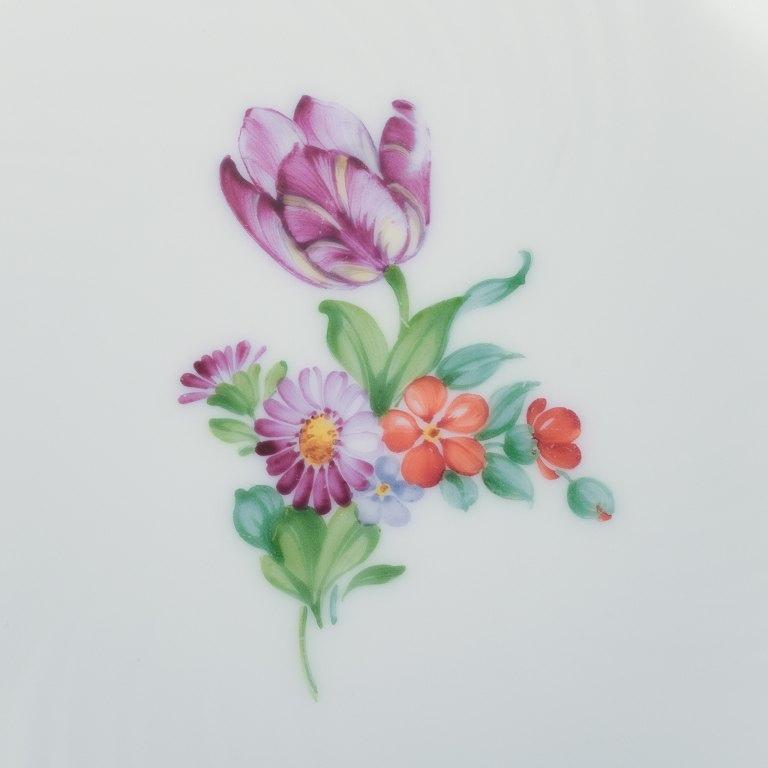 Royal Copenhagen, Flor de Sajonia, centro de mesa decorado a mano con flores Danés en venta