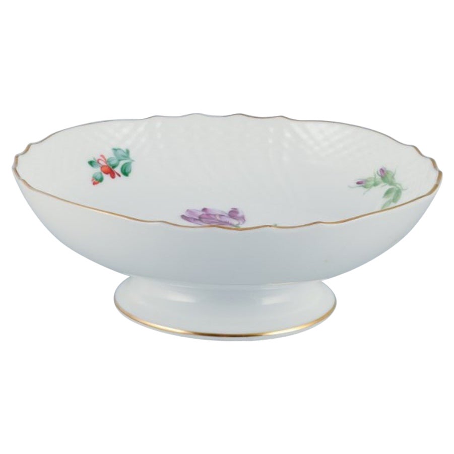 Royal Copenhagen, Saxon Flower, centre de table décoré à la main de fleurs en vente