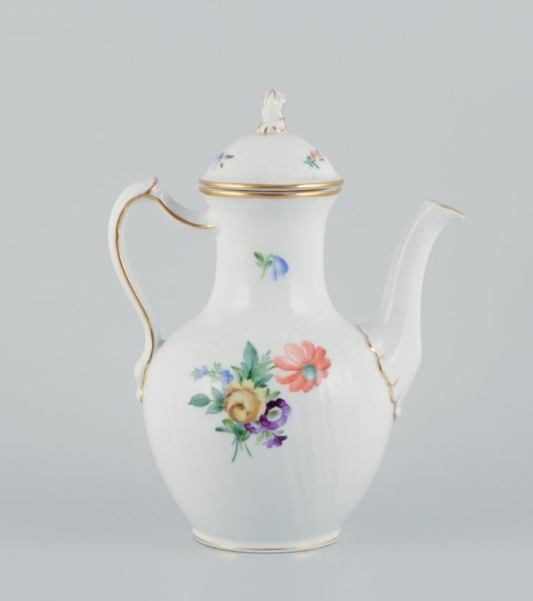 Royal Copenhagen, Saxon Flower, a coffee pot hand-decorated with polychrome flowers and gold.
Marked.
In perfect condition.
First factory quality.
Dimensions: Width 19.5 cm including handle and spout, Height 25.0 cm.
