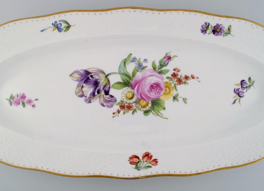 Royal Copenhagen Saxon Flower. 
Colossal porcelain fish dish with hand-painted flowers and gold edge. 19th century.
Measures: 62 x 25 x 5 cm.
In excellent condition.
Stamped.