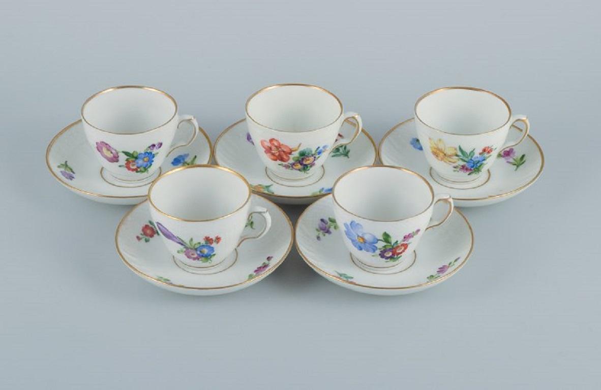 Royal Copenhagen, Saxon flower. Five coffee cups with saucers. 
Model number 493/1549.
Early 20th century.
Second factory quality.
In excellent condition.
Marked.
Cup dimensions: D 7.5 (without handle) x H 6.0 cm
Dimensions saucer: D 13.0 cm.