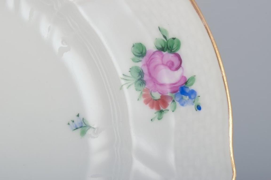 Flor Sajona de Royal Copenhagen. Cuatro platos llanos de porcelana. Principios del siglo XX en venta 2