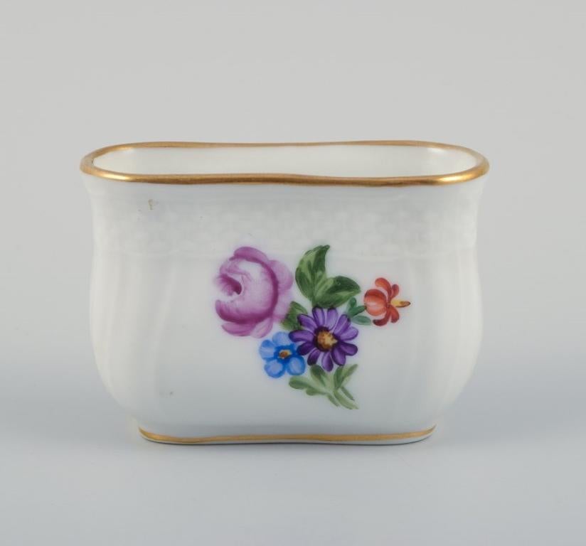 Royal Copenhagen, Saxon Flower. Four parts. 
Three small dishes and a small vase.
Model numbers: 493/1801 + 4/1802 + 4/1505
Approx. 1930s.
In perfect condition.
First factory quality.
Vase: L 7.0 x H 5.0 cm.