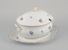 Royal Copenhagen Saxon Flower. Large lidded porcelain soup tureen.