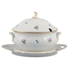 Flor Sajona de Royal Copenhagen. Sopera grande de porcelana con tapa.