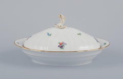 Royal Copenhagen Saxon Flower. Large oval lidded tureen in porcelain.