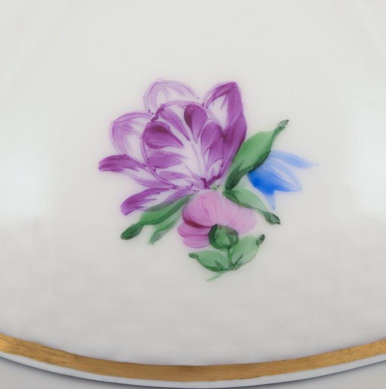 Flor Sajona de Royal Copenhagen. Gran sopera ovalada con tapa, de porcelana. en venta 2