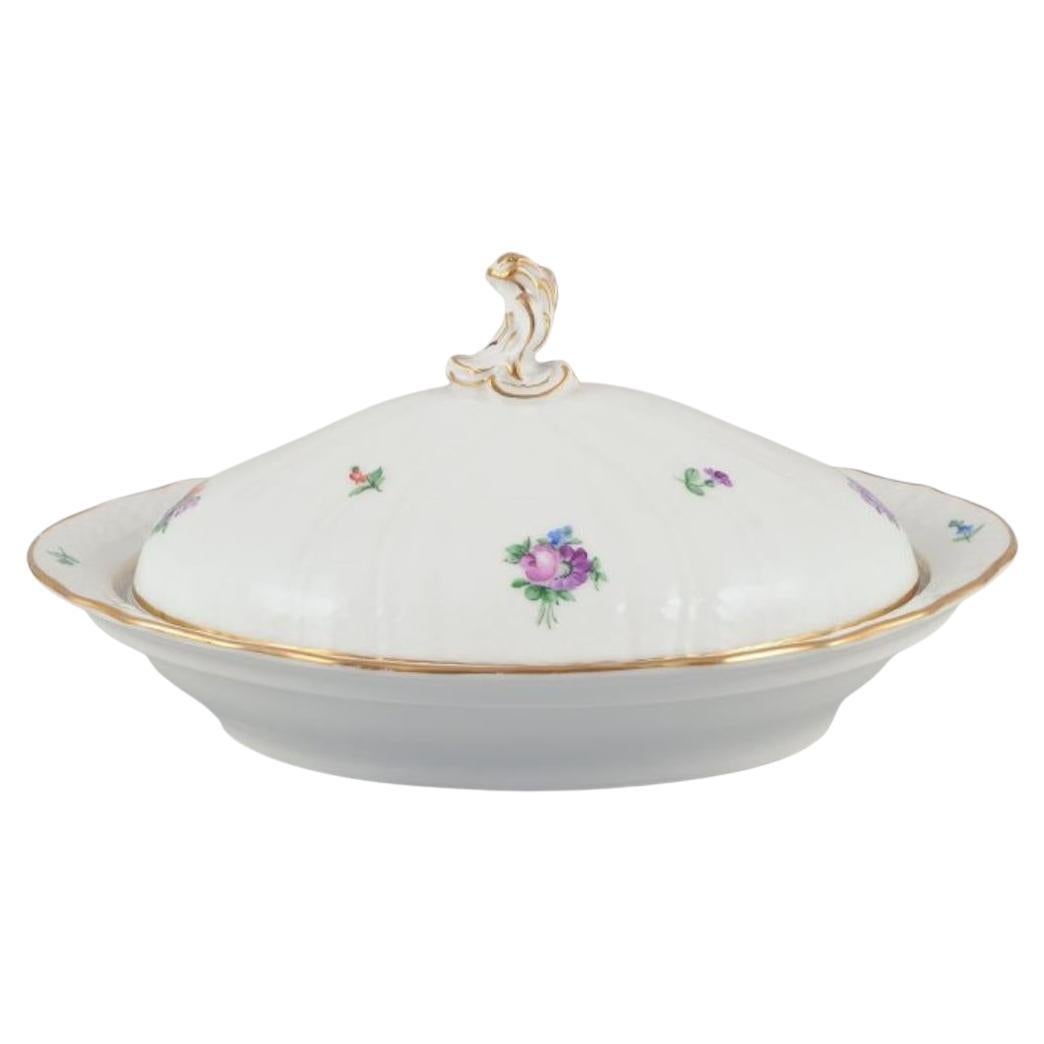 Royal Copenhagen Fiore sassone. Grande zuppiera ovale con coperchio in porcellana.