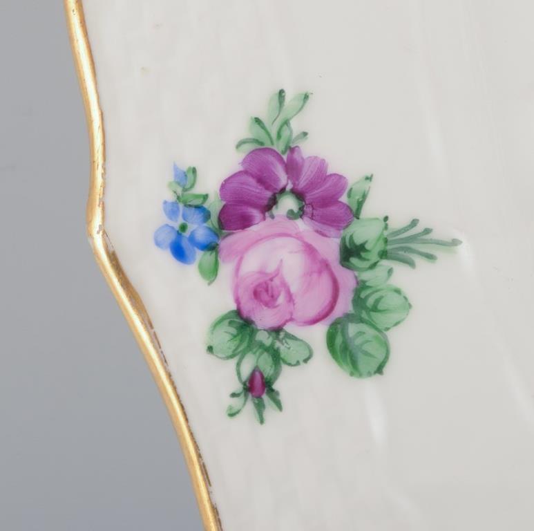 Flor Sajona de Royal Copenhagen. Gran fuente redonda de porcelana para servir. mediados del siglo XX en venta
