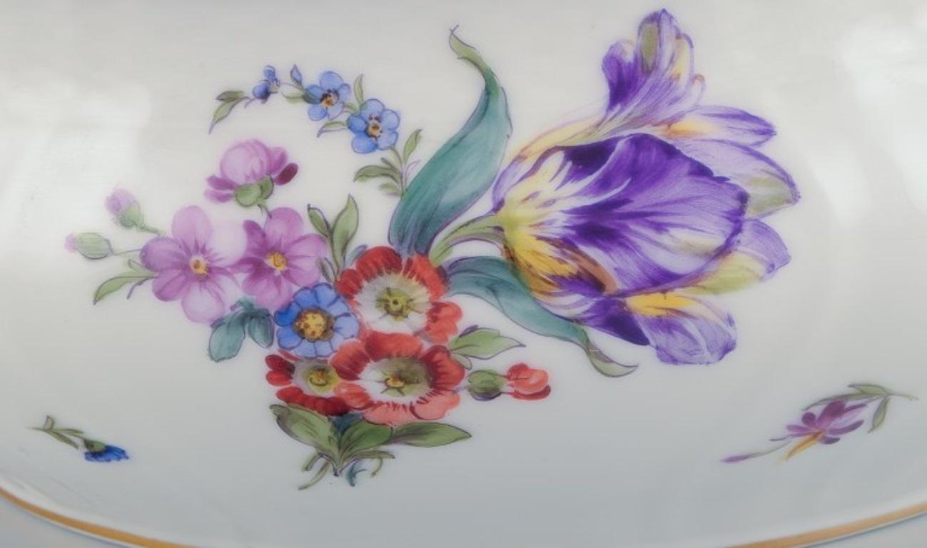 Flor sajona de Royal Copenhagen, sopera con tapa pintada a mano con flores. en venta 1