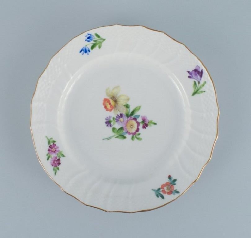 Royal Copenhagen, Saxon flower, nine plates consisting of seven lunch plates and two smaller plates.
Approximately 1880-1920.
In excellent condition.
Second factory quality.
Marked.
Seven lunch plates: D 22.0 x H 3.0 cm.
Two smaller plates: D