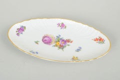 Royal Copenhagen Saxon flower. Oval porcelain dish with floral motifs. 1950s