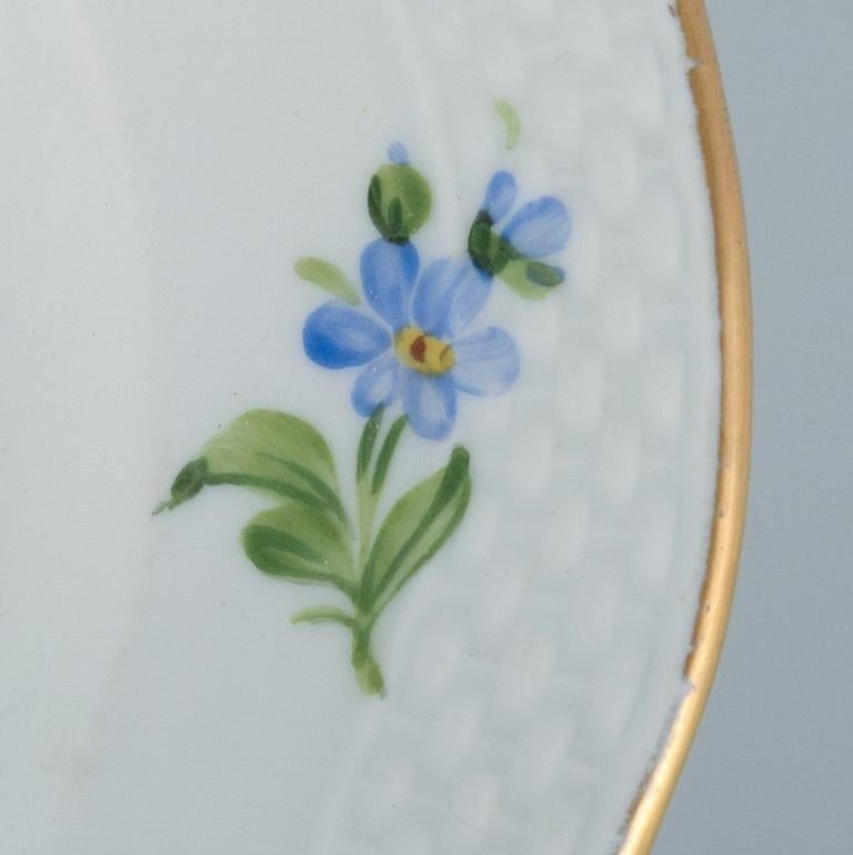 Royal Copenhagen, Sächsische Blume. Ovales Serviergeschirr aus handbemaltem Porzellan (Frühes 20. Jahrhundert) im Angebot