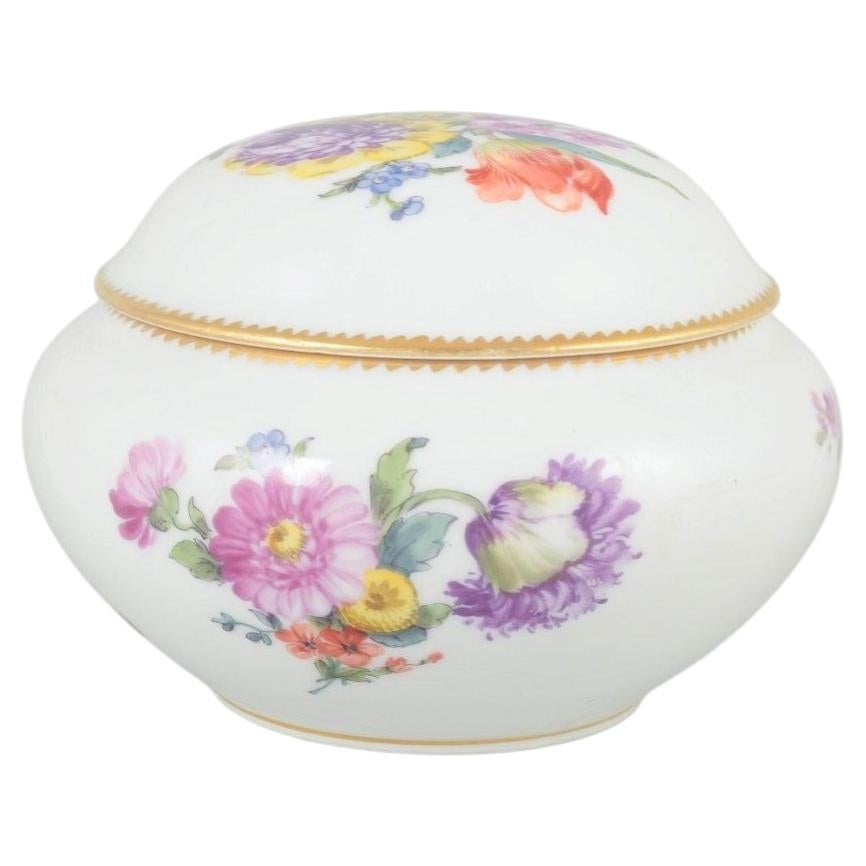 Königliche Kopenhagener Saxon-Blume. Runder Porzellankrug mit Deckel. Ca. 1900 im Angebot
