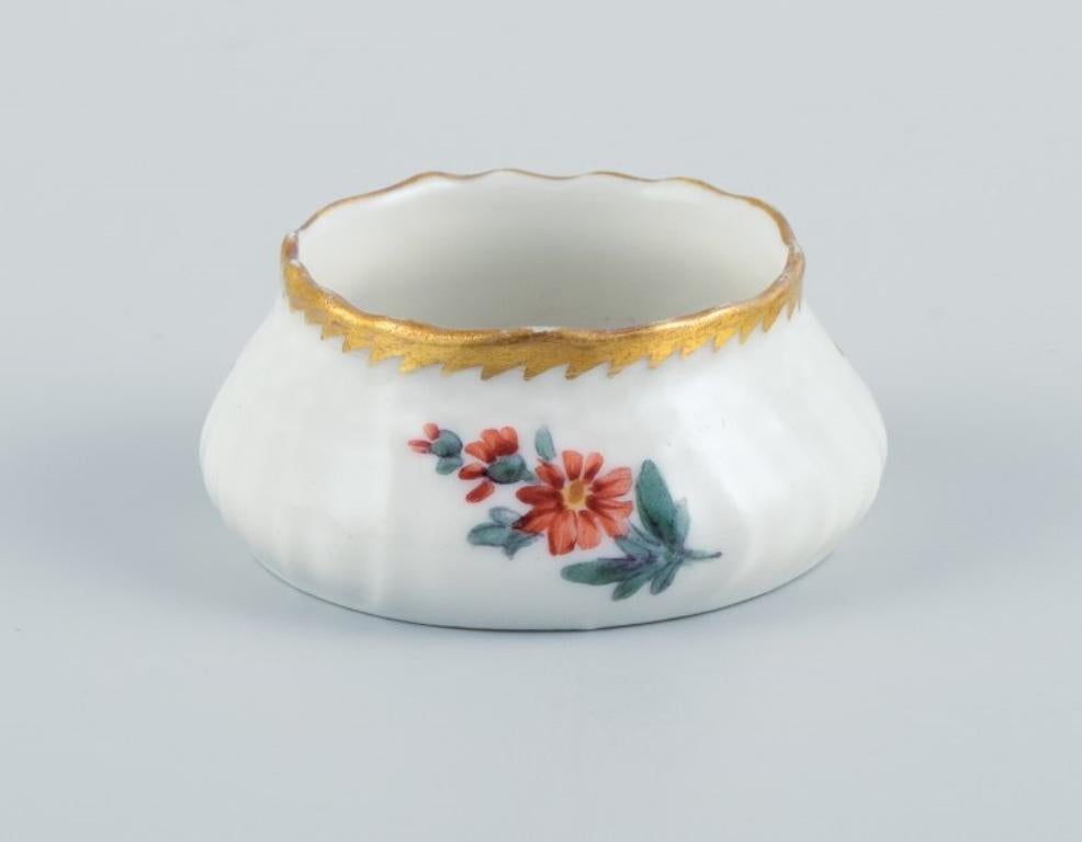 Danois Royal Copenhagen, Fleur de Saxe. Ensemble de cinq pots à sel en porcelaine. en vente