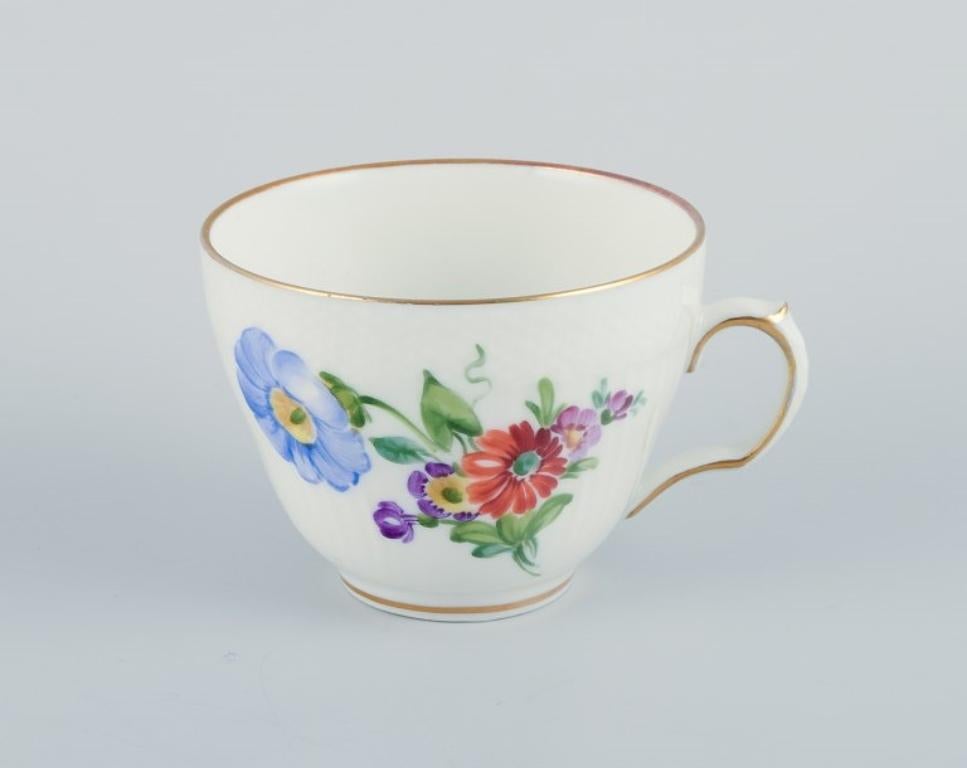 Royal Copenhagen, Saxon Flower, Satz von vier Kaffeebechern mit Untertassen (Dänisch) im Angebot