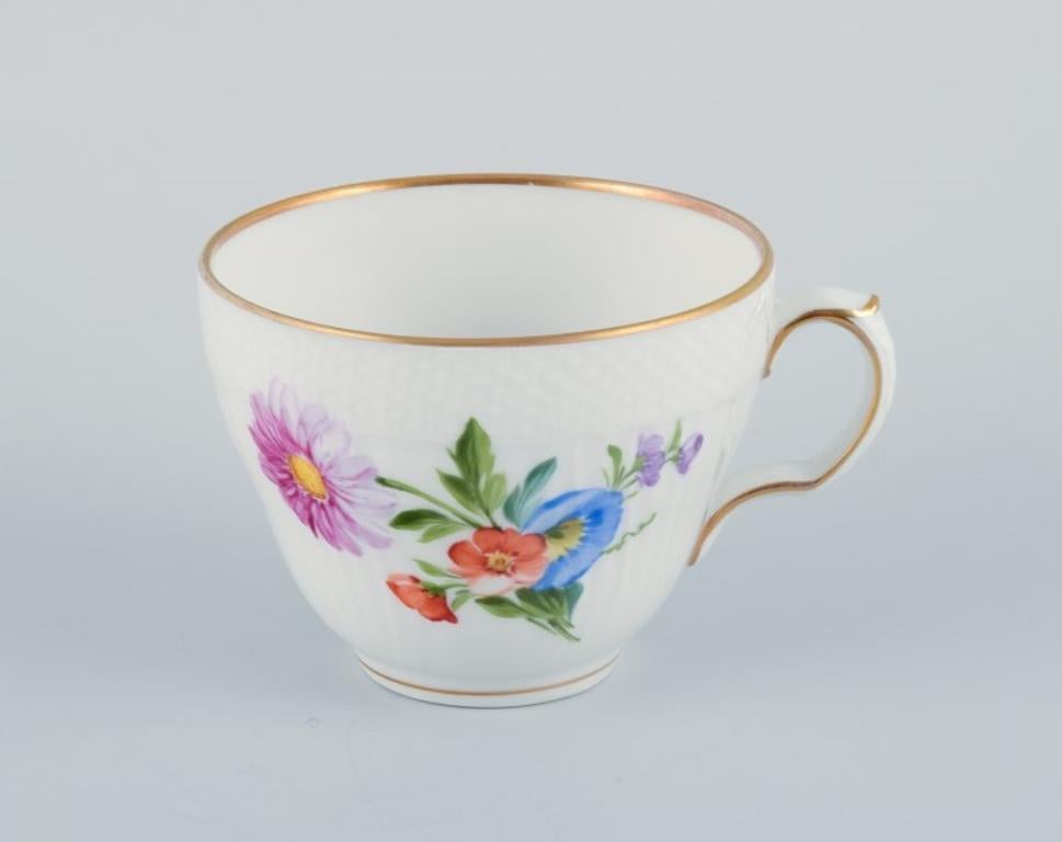 Royal Copenhagen, Saxon Flower, Satz von vier Kaffeebechern mit Untertassen (Handbemalt) im Angebot