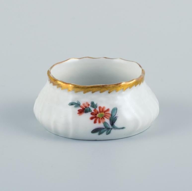 Peint à la main Royal Copenhagen, Fleur de Saxe. Ensemble de quatre pots à sel en porcelaine en vente