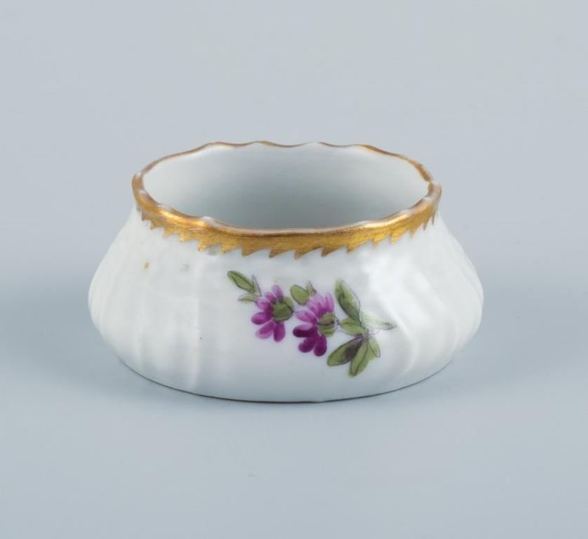 Fin du XIXe siècle Royal Copenhagen, Fleur de Saxe. Ensemble de quatre pots à sel en porcelaine en vente