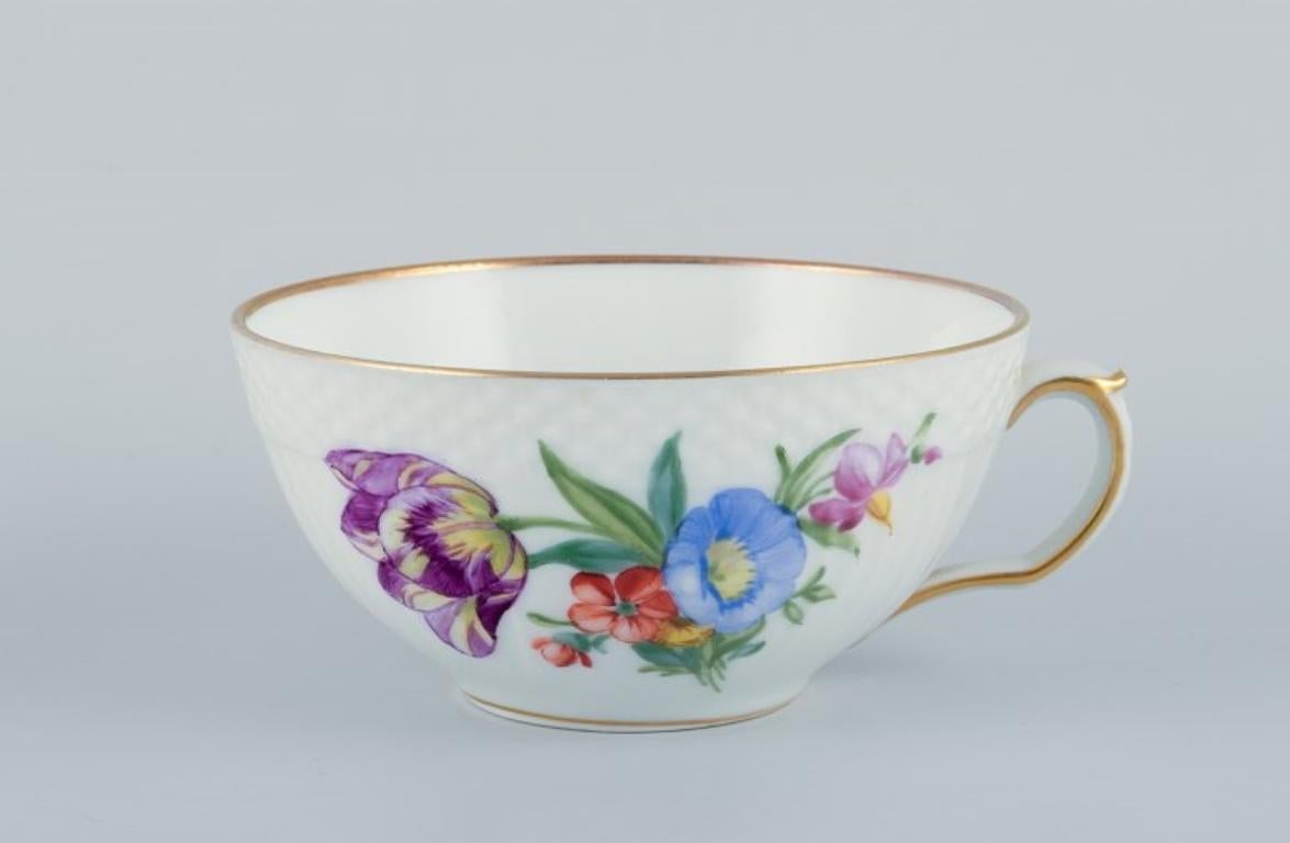 Royal Copenhagen, Saxon Flower, Set aus vier Teebechern mit Untertassen aus Porzellan. (Handbemalt) im Angebot