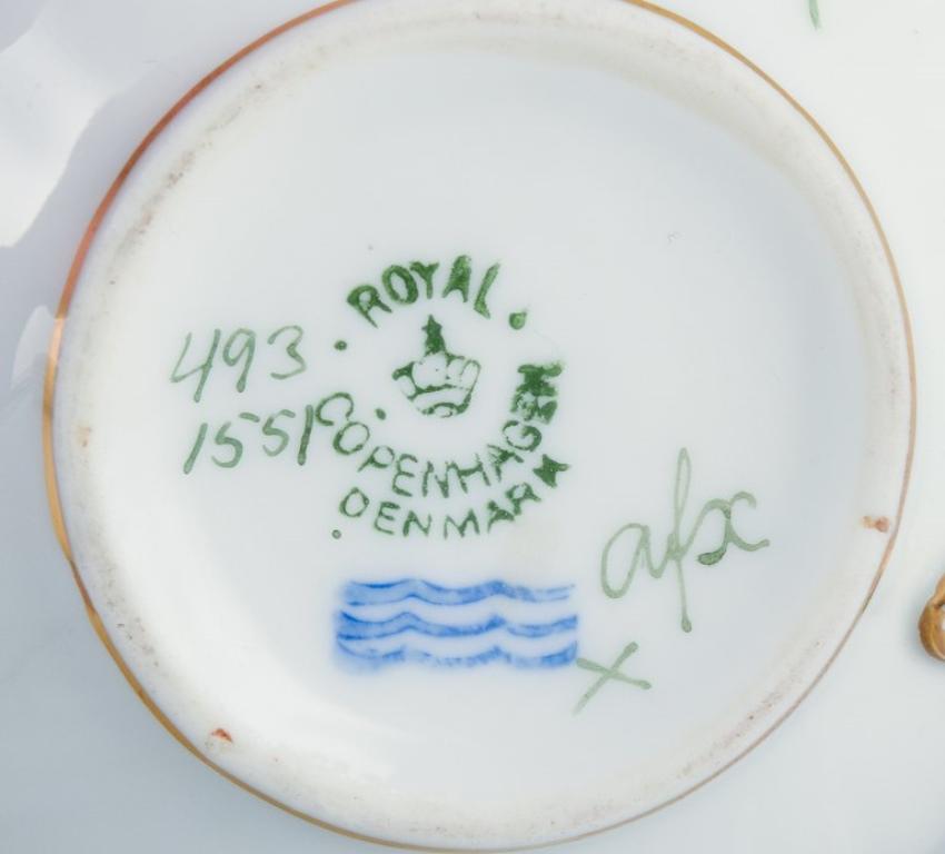 Royal Copenhagen, Saxon Flower, set of four tea cups with saucers in porcelain. For Sale 2