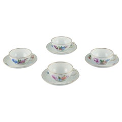Royal Copenhagen, Saxon Flower, set di quattro tazze da tè con piattini in porcellana.