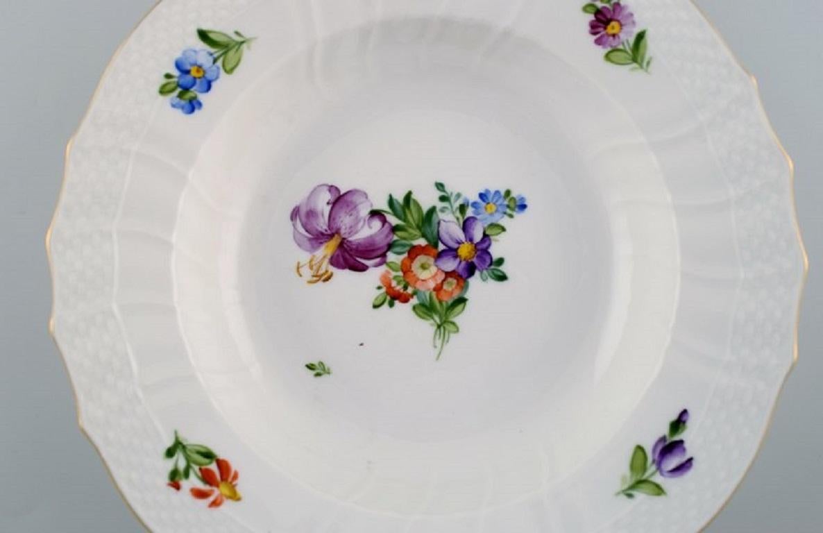 Dipinto a mano Royal Copenhagen Saxon Flower, sette piatti fondi in porcellana dipinta a mano