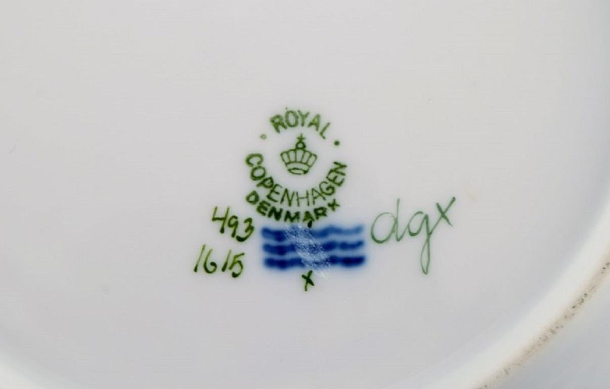 Sept assiettes profondes en porcelaine peinte à la main « Royal Copenhagen Saxon Flower » en vente 1