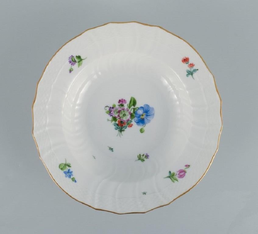 Königliche Kopenhagener Saxon-Blume. Sechs tiefe Teller aus handbemaltem Porzellan. (20. Jahrhundert) im Angebot