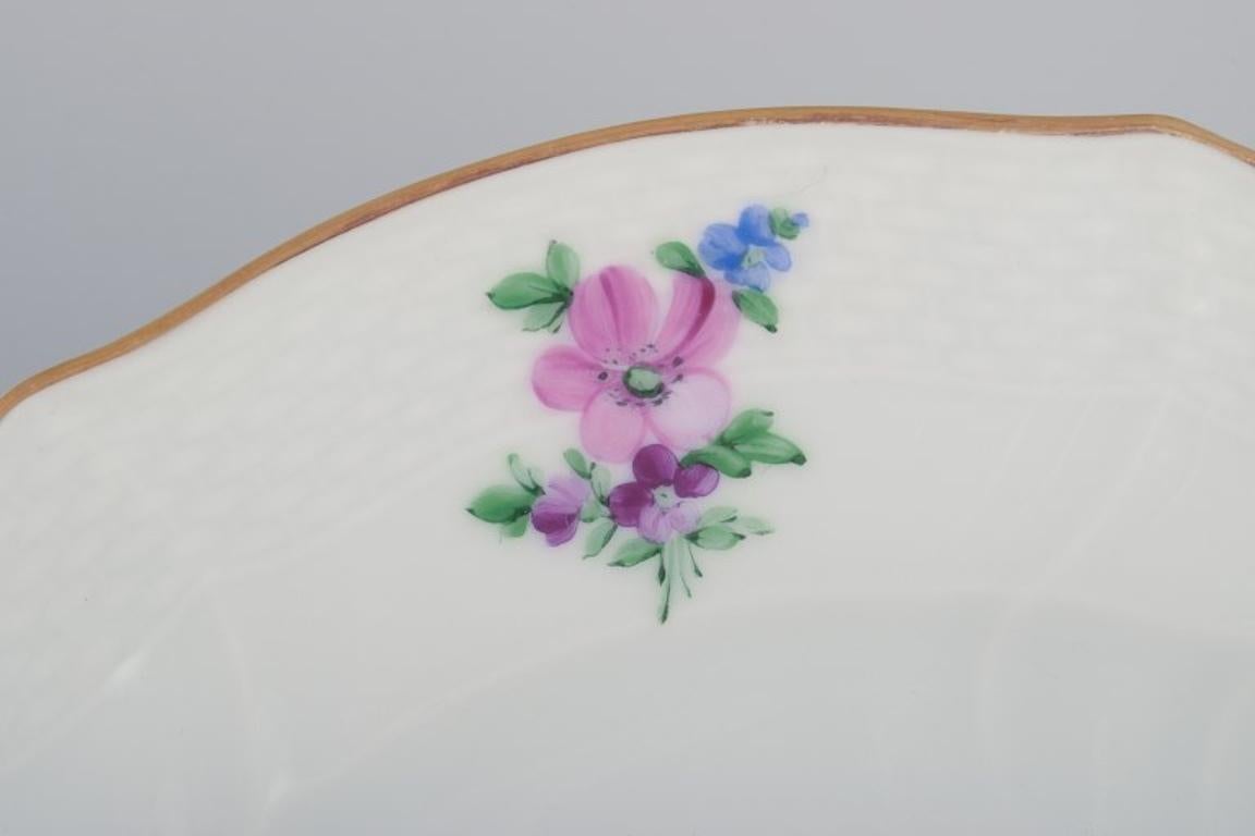 Flor Sajona de Royal Copenhagen. Seis platos llanos de porcelana con motivos florales en venta 2