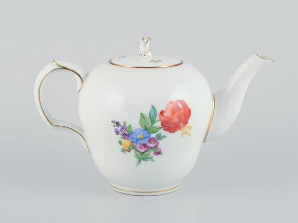 Royal Copenhagen, Saxon Flower, a teapot hand-decorated with polychrome flowers and a gold.
Model number: 493/1788.
Marked.
In perfect condition.
First factory quality.
Dimensions: Width 24.5 cm including handle and spout, Height 15.5 cm.