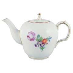 Royal Copenhagen, Saxon Flower, théière décorée à la main de fleurs polychromes