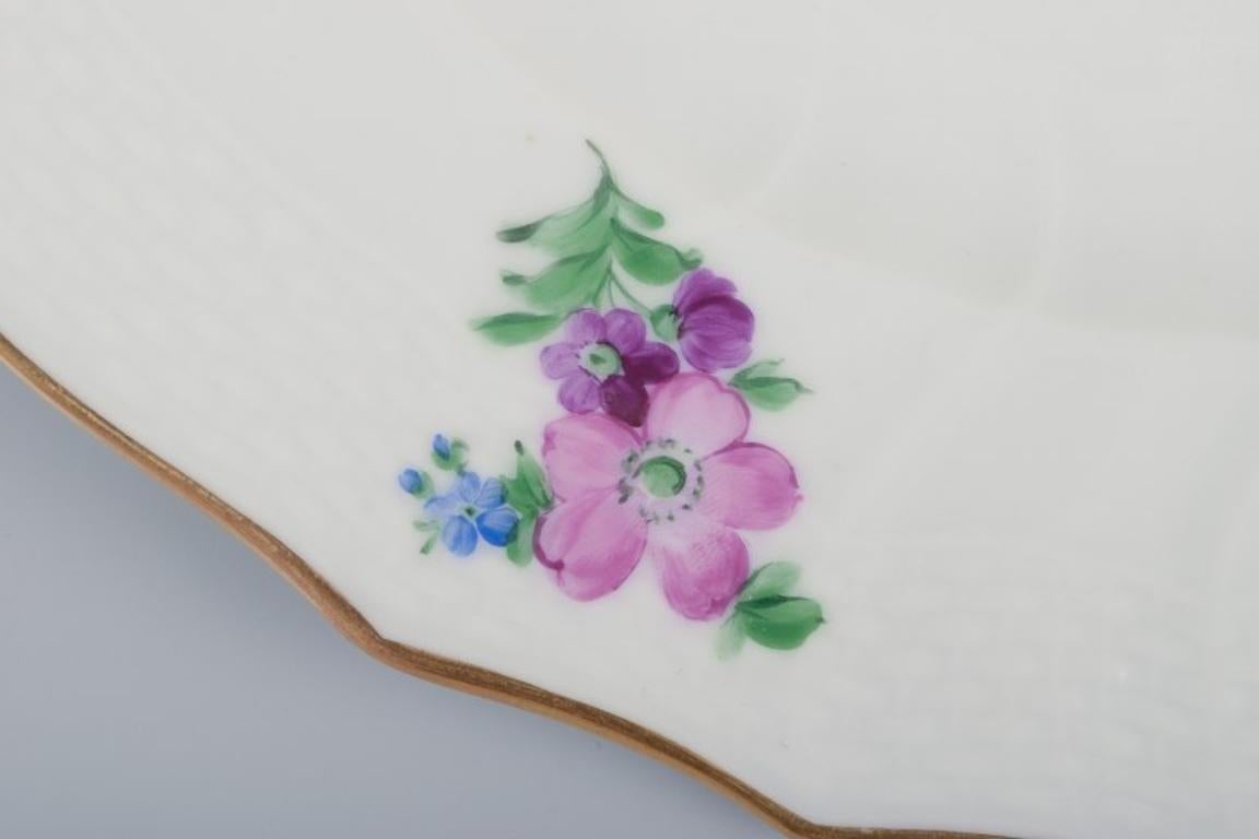 Flor Sajona de Royal Copenhagen. Tres platos llanos de porcelana. siglo XX en venta