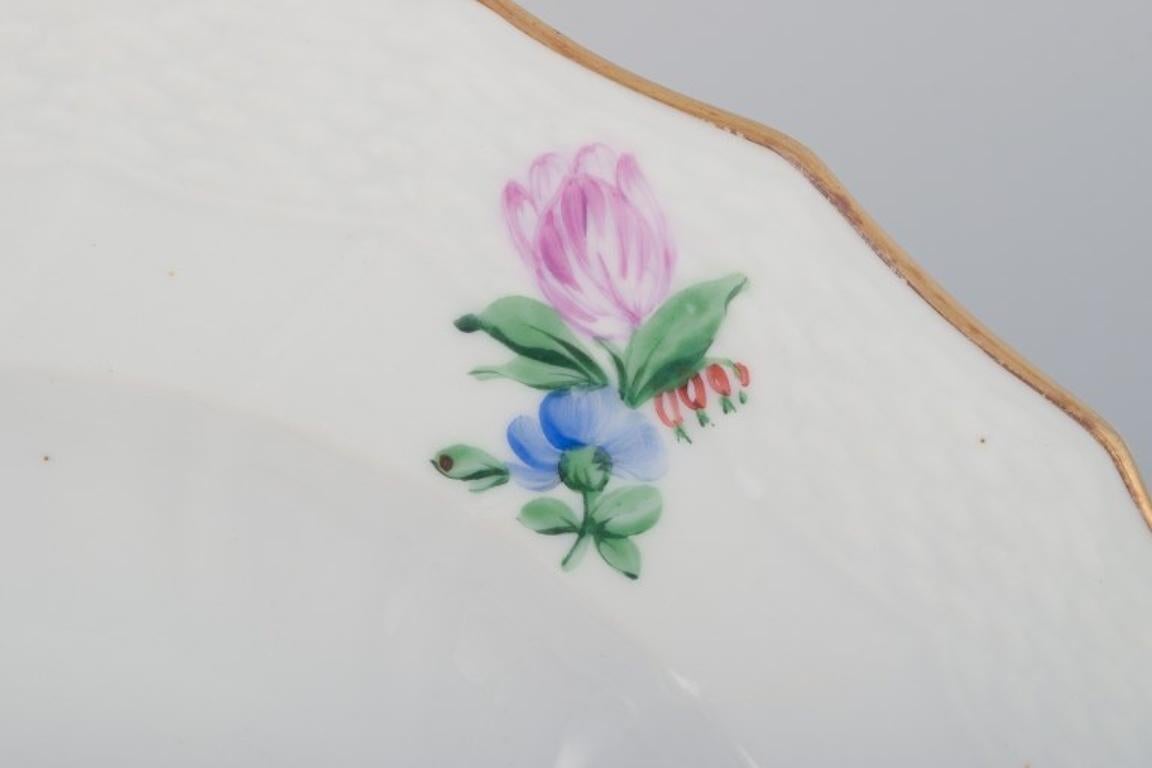 Flor Sajona de Royal Copenhagen. Tres platos llanos de porcelana. Porcelana en venta